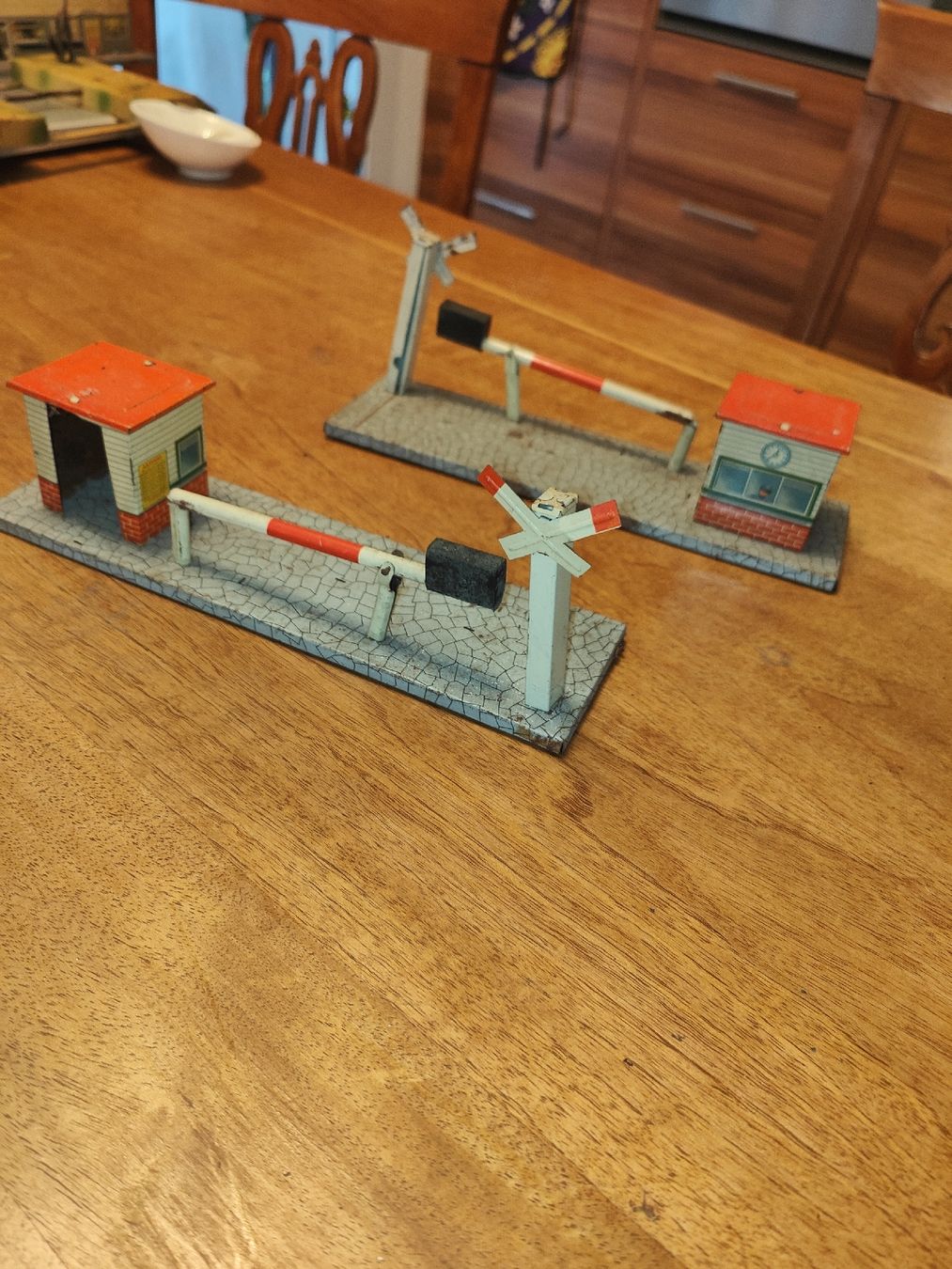 Modellini di ferrovie: Vintage Eisenbahn-Schranke, Blechspielzeug, – Usato da Flumenthal venduto da mar_wyw8 3