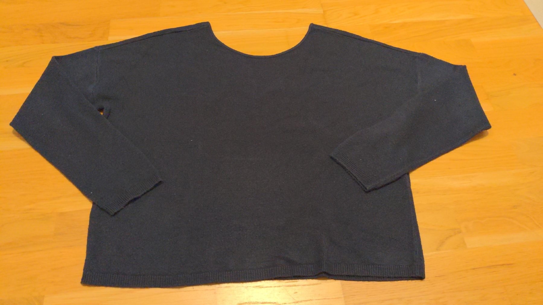 Maglioni & Felpe: Strickpullover Set, Grösse M, schwarz und dunkelblau Spitze – Usato da Sutz venduto da Rawypp 3