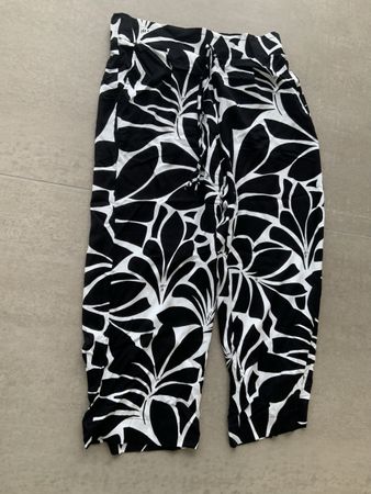 Culotte Hose schwarz weiss gemustert Grösse S neuwertig