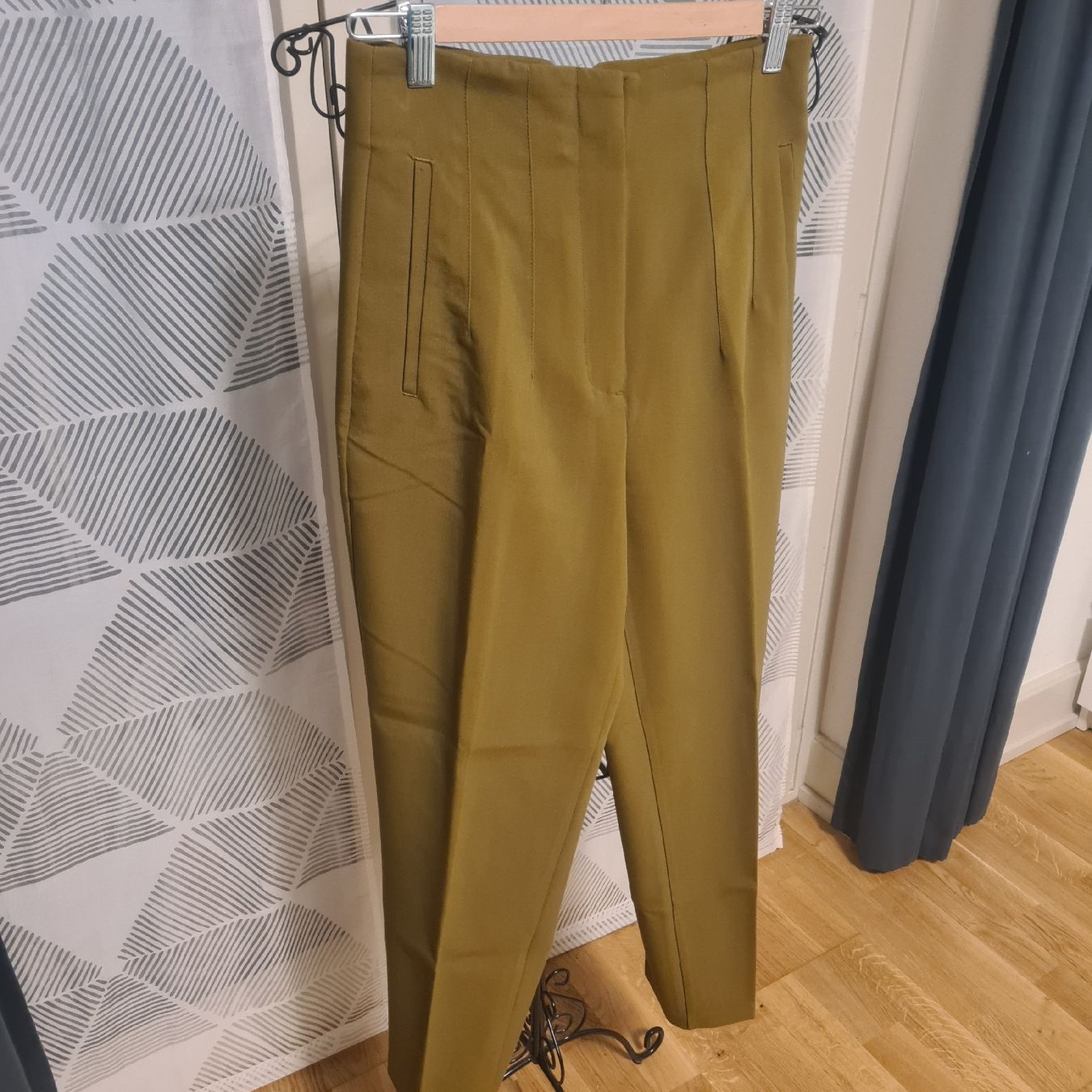 Zara Pantaloni: hose von Zara gr S – Nuovo (secondo la descrizione) da zürich venduto da janjaz