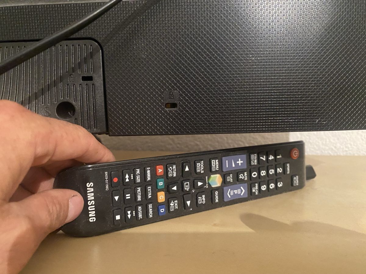Monitore: Samsung Smart TV 32 Zoll – Gebraucht aus Bern von RezaiH 5