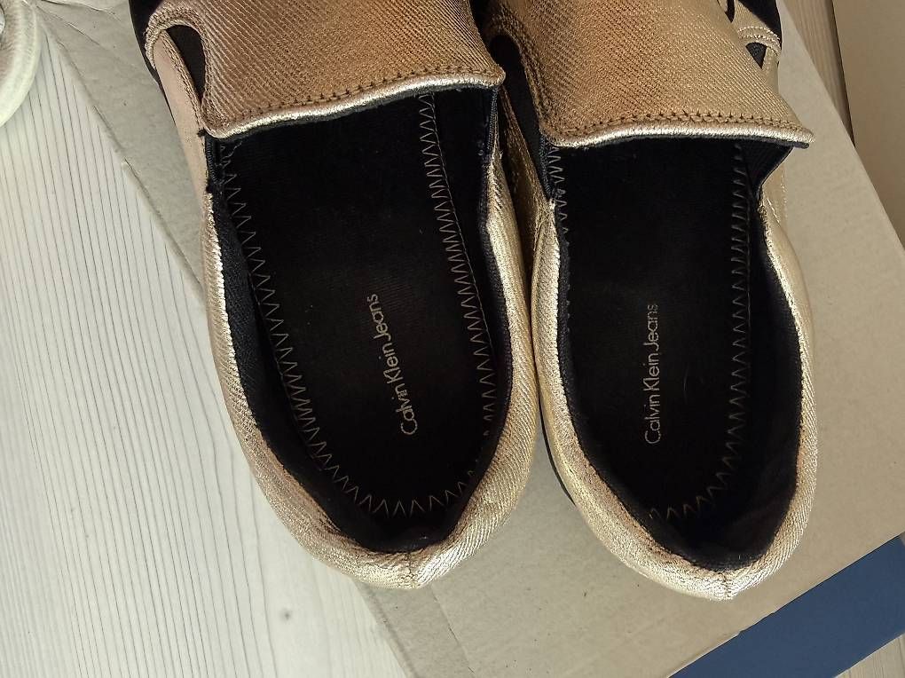 Scarpe da donna: Samt Schuhe Calvin Klein Damen 40  – Usato da Buchberg venduto da the_w8gy 1