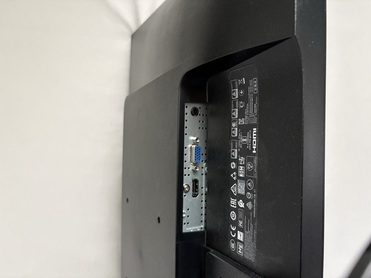 Lenovo Monitore: Lenovo Monitor – Neu (gemäss Beschreibung) aus Hünenberg von ben_7d5t 2