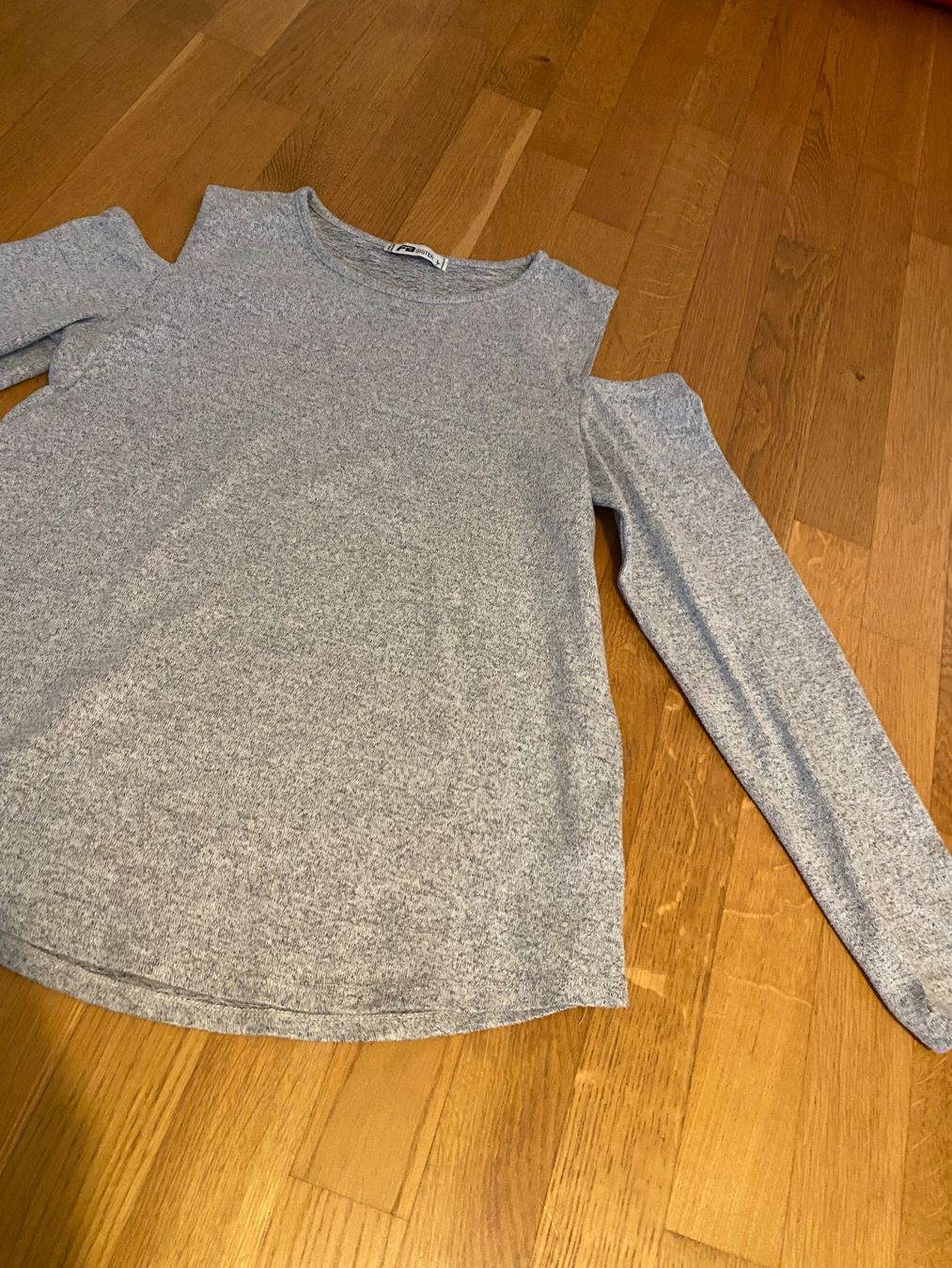 Maglioni & Felpe: schulterfreier Pullover grau – Usato da Riedholz venduto da emm_22qn 1