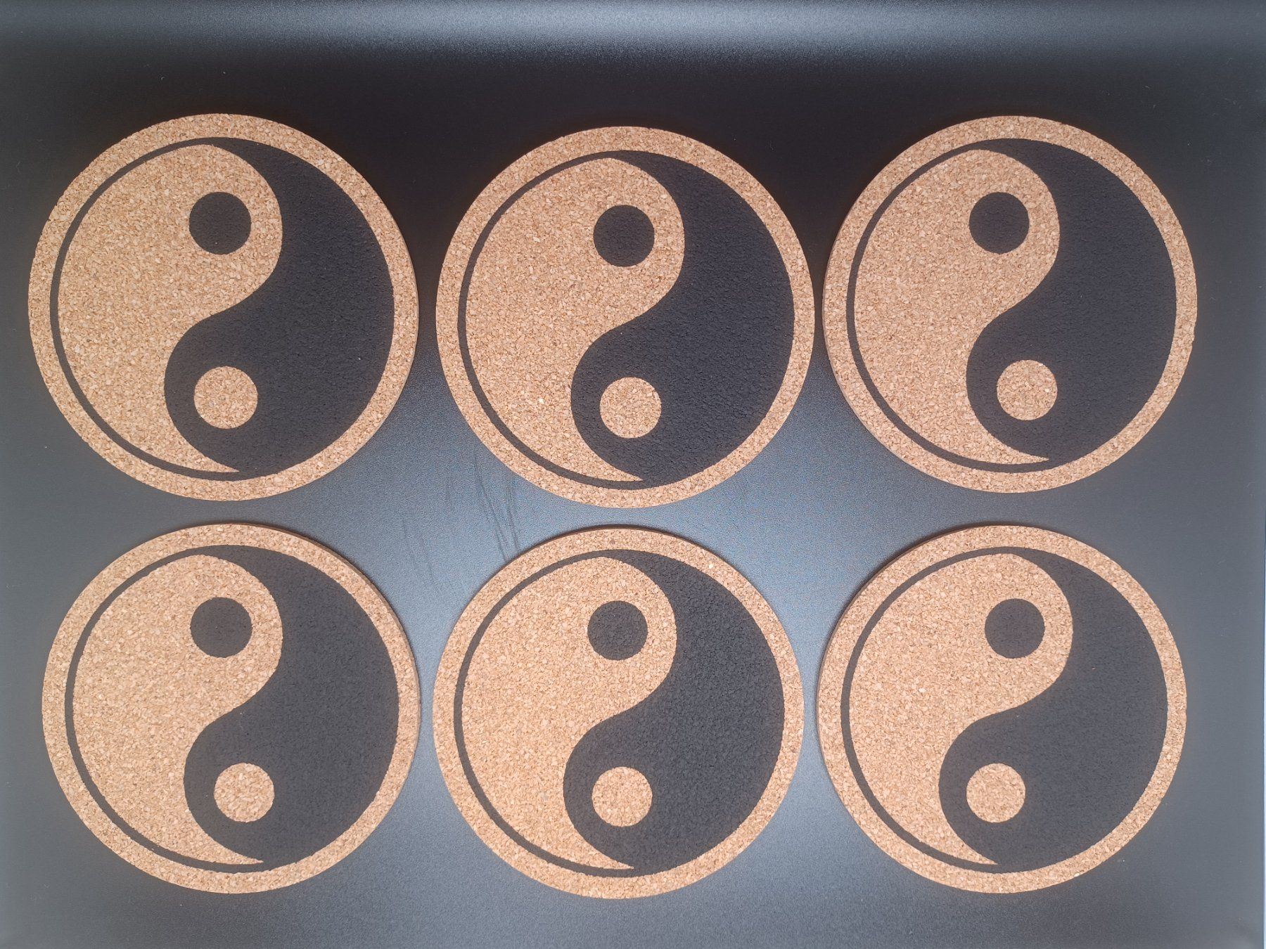 Sottobicchieri: Untersetzer "Yin -Yang" Kork 9cm – Nuovo e nell'imballaggio originale da Turbenthal venduto da enjak