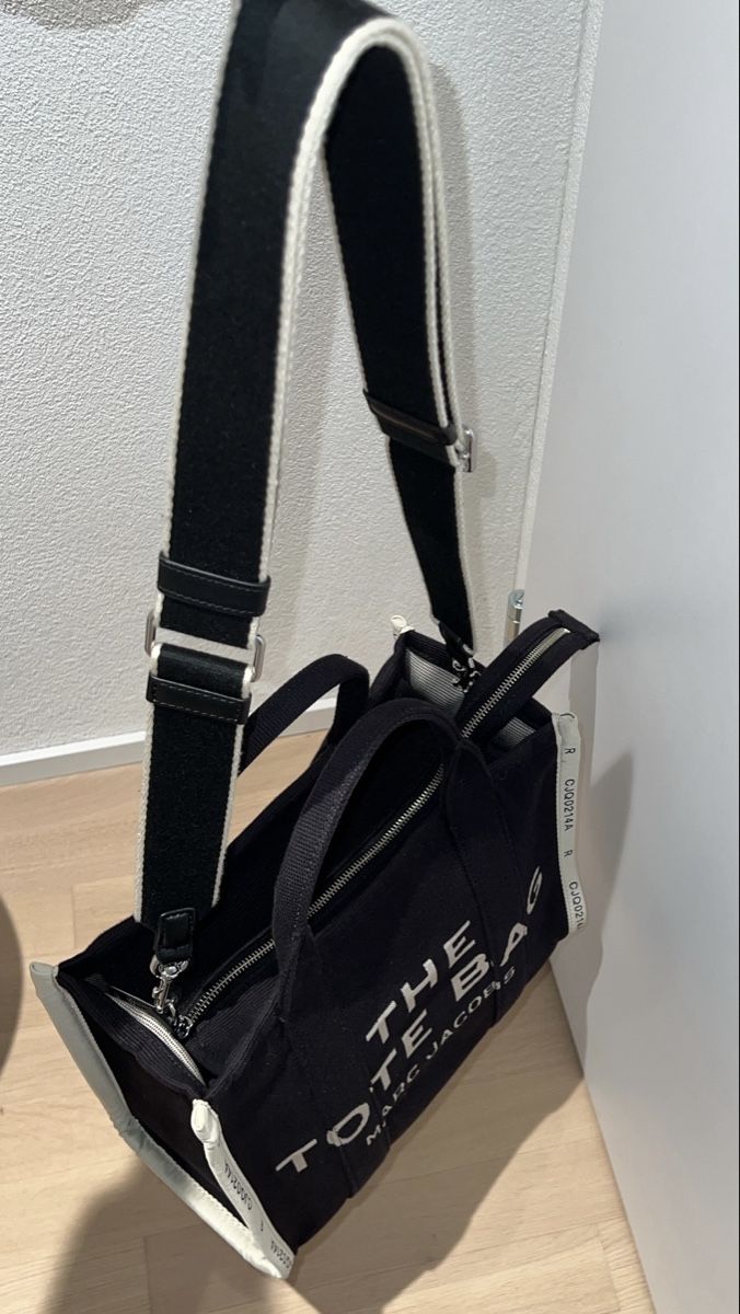 Marc Jacobs Sacs femmes: Marc Jacobs Tote Bag Medium – D'occasion à Spreitenbach par mit_2w9p 2