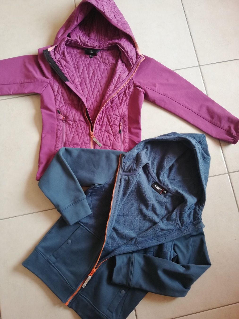 Giacche & Cappotti: Jacke und Pullijäckli Gr.128 top Zustand – Nuovo (secondo la descrizione) da Adelboden venduto da Lammhult 1