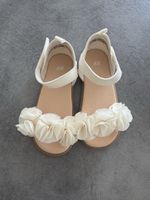 Sandalen H&M Blumen Weiss Grösse 24 guter Zustand