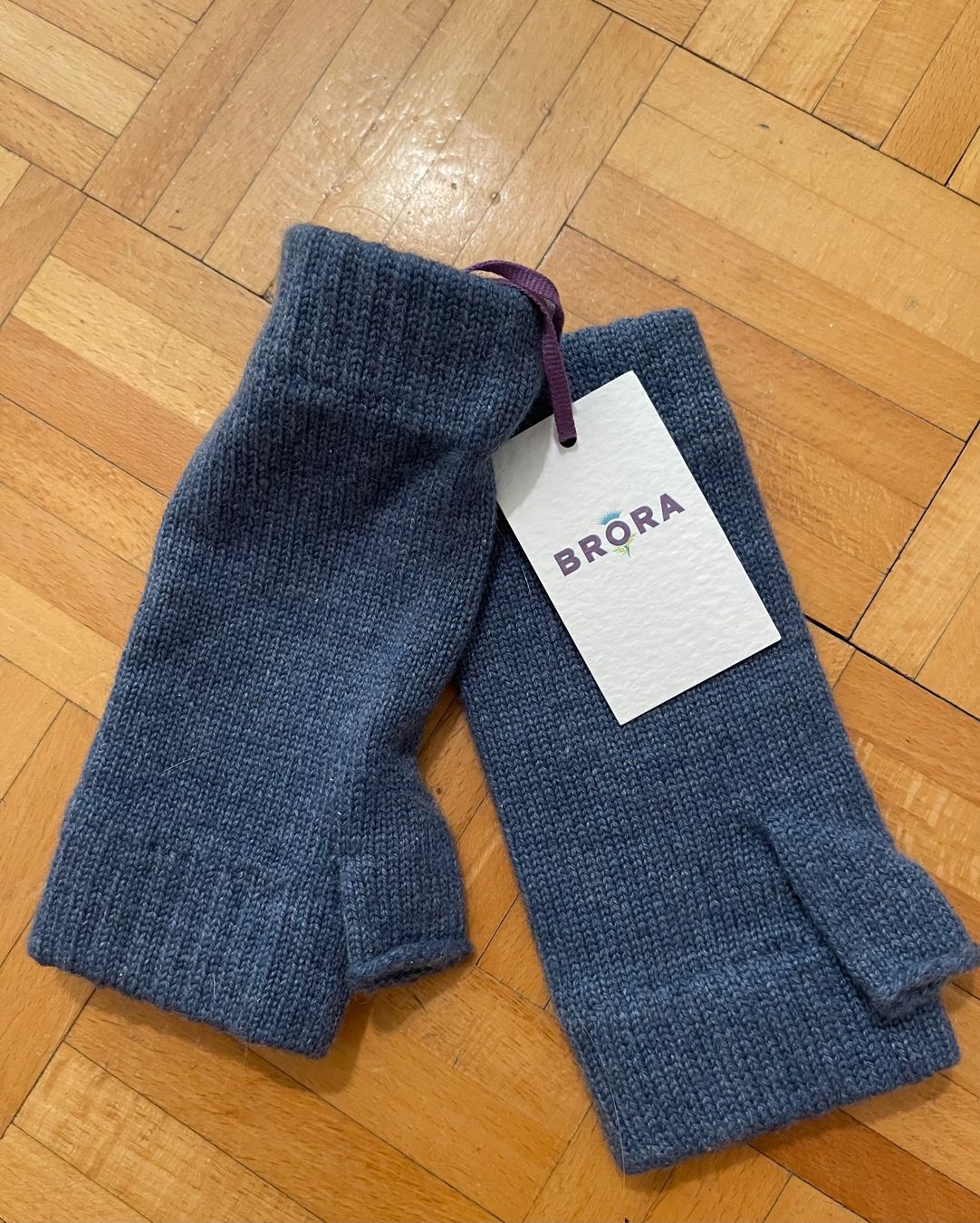 Handschuhe & Handstulpen: Gants en cashmere – Neu und originalverpackt aus Genève von Annilu