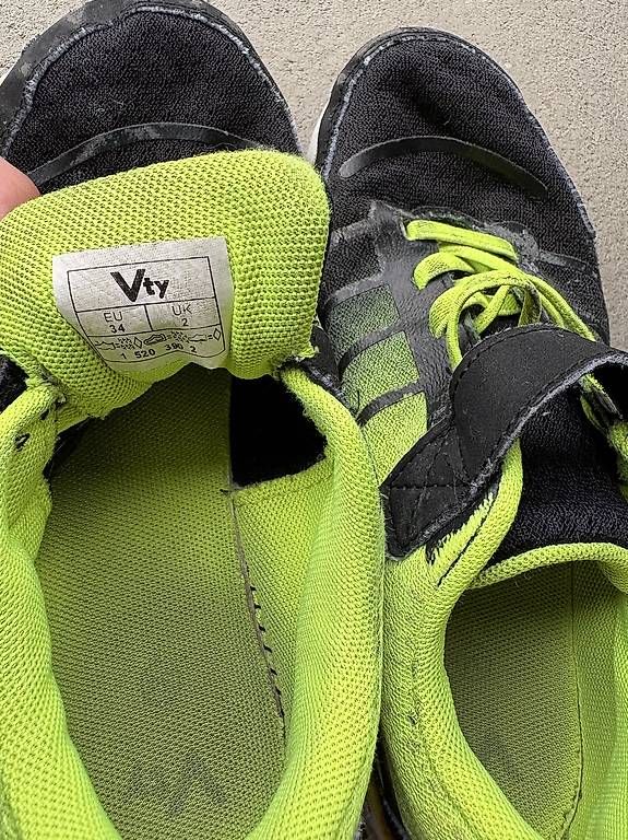 Scarpe per ragazzi: Kinder Turnschuhe Grösse 34 – Usato da Sargans venduto da TrickyHikr 2