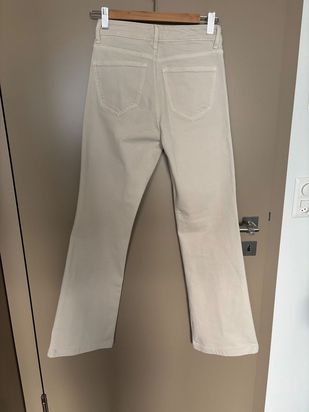 Mango Jeans: Mango Jeans Flared - Cream – Usato da Wollerau venduto da Dolder23 1