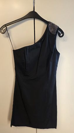 KIOMI Cocktailkleid Grösse 38 schwarz Neuwertig