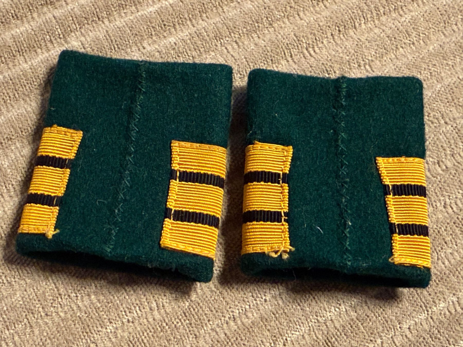 Schweizer Armee Placchette & Badge: 1 Paar Patten: Oberst Infanterie - Schweizer Armee – Usato da Brütten venduto da Hst1 1