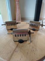 3 compteurs mécaniques à levier, état d'usage correct
