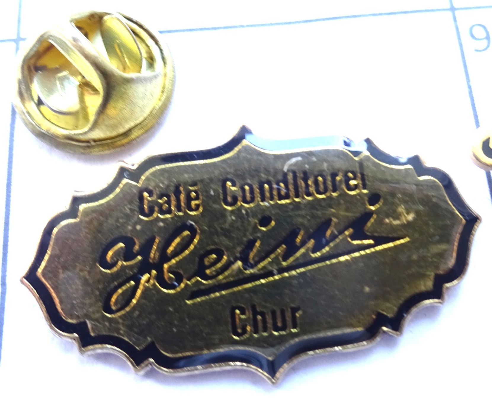 Placchette & Badge: Pin Heini Cafe CHUR – Usato da Utzenstorf venduto da BUtter81