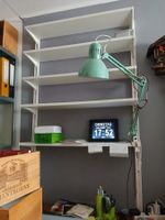 Ikea Wandregal mit Schreibtisch