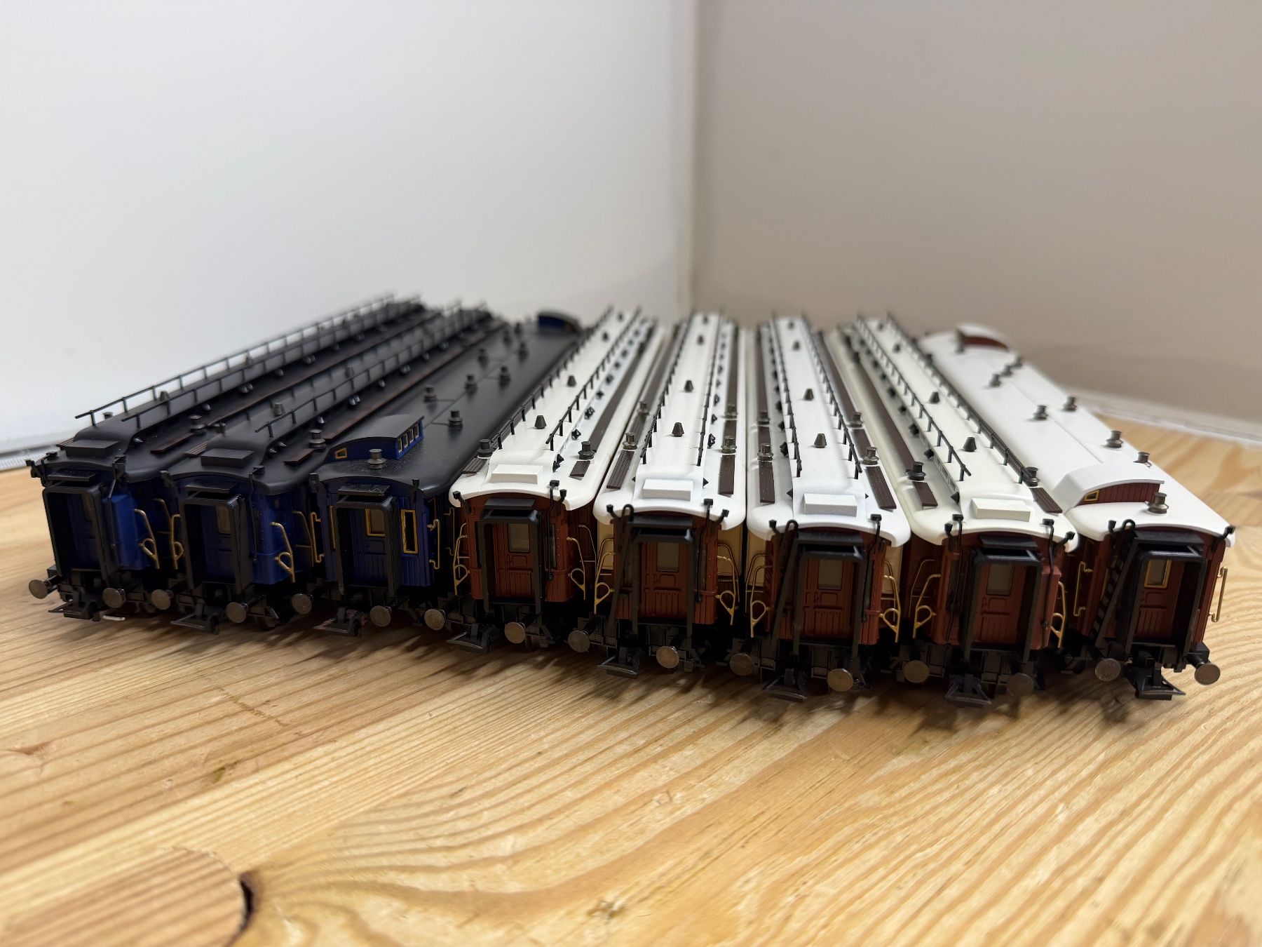 Trix Modellini di ferrovie: Spur H0 AC/DC Trix 8er Set Orient Express – Usato da Büsserach venduto da ModellbahnDepot 3