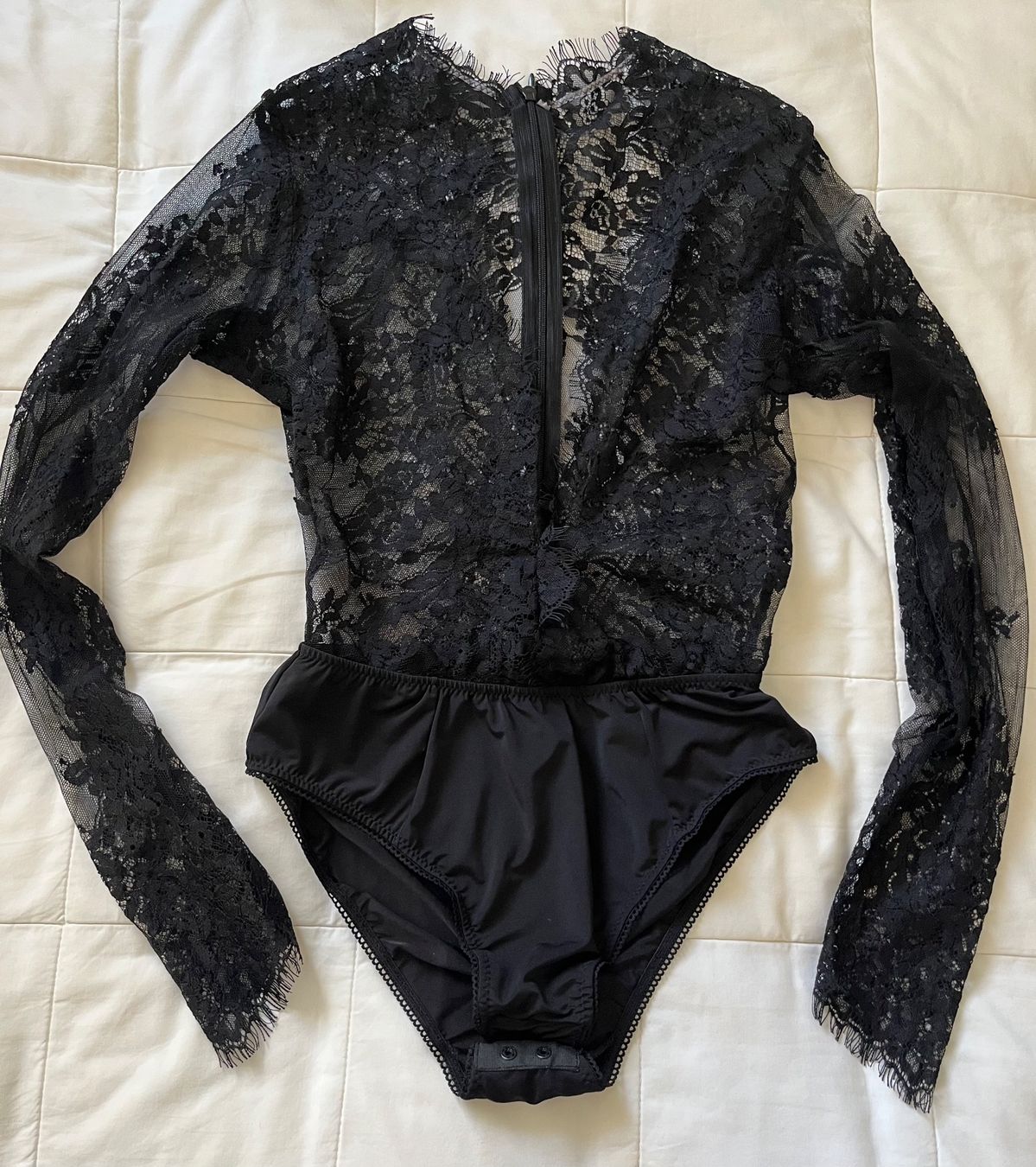 Top: New  lace body top size S – Nuovo (secondo la descrizione) da Chêne-Bougeries venduto da Seetooyoo 7