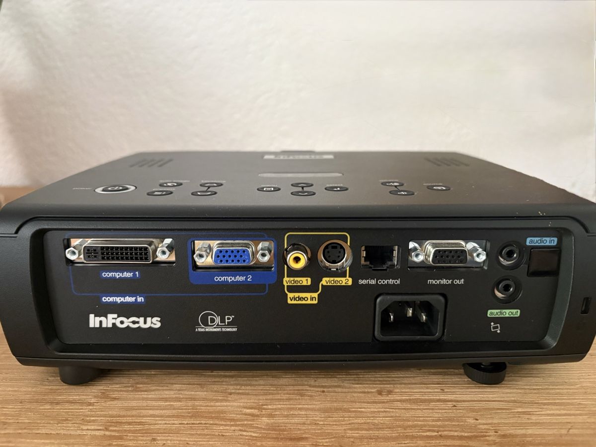 Infocus Vidéoprojecteurs: InFocus IN35W Beamer Projecteur – D'occasion à Malleray par 2v8v 2