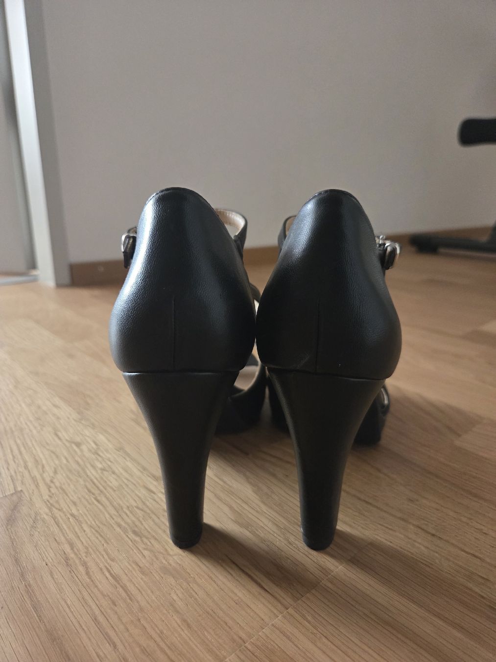 Scarpe da donna: Schwarze Heels – Usato da Bassersdorf venduto da ale_2ftz 3