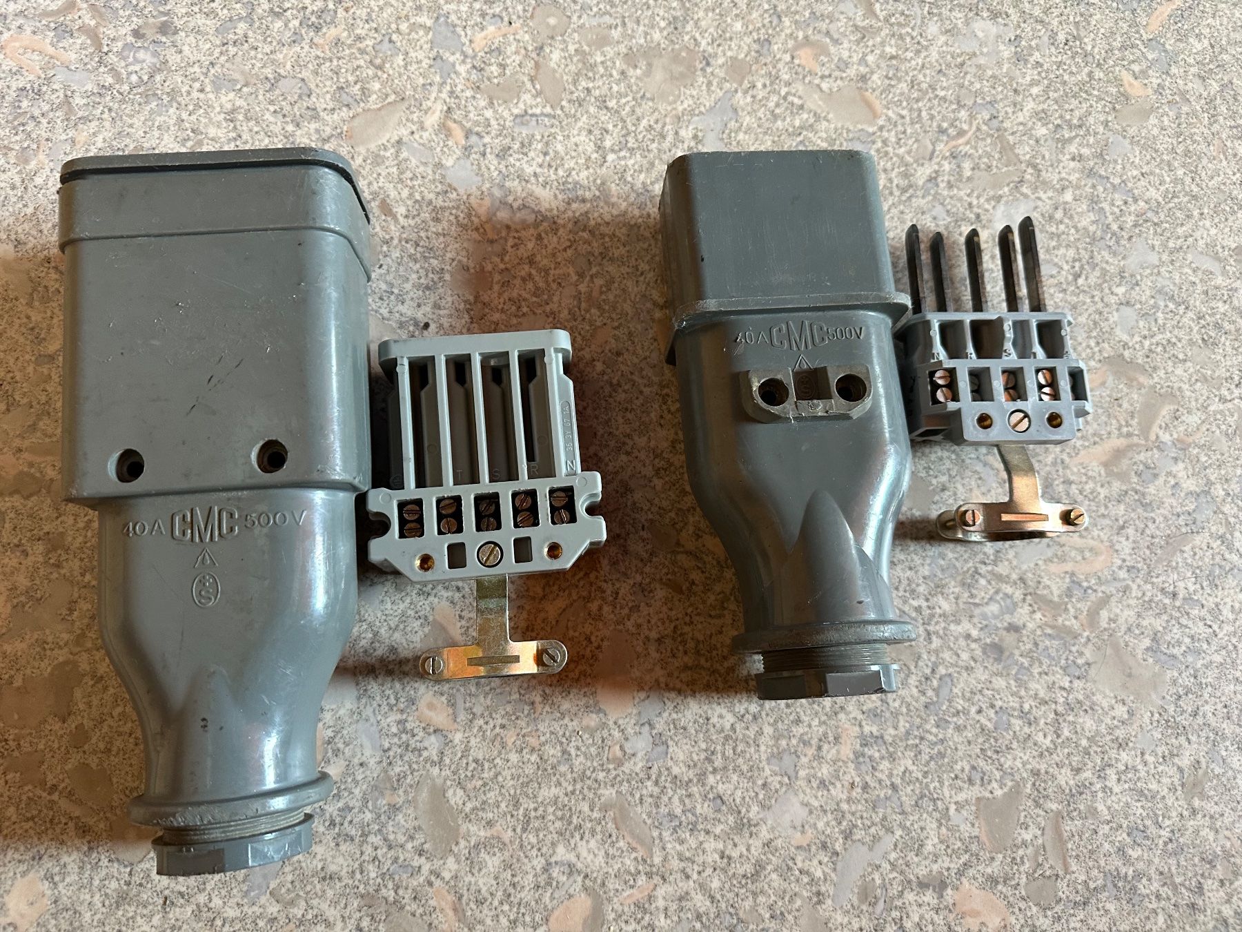 Spine: J 40 5 Polig  Stecker + Kupplung CMC – Usato da Huttwil venduto da Bolpa