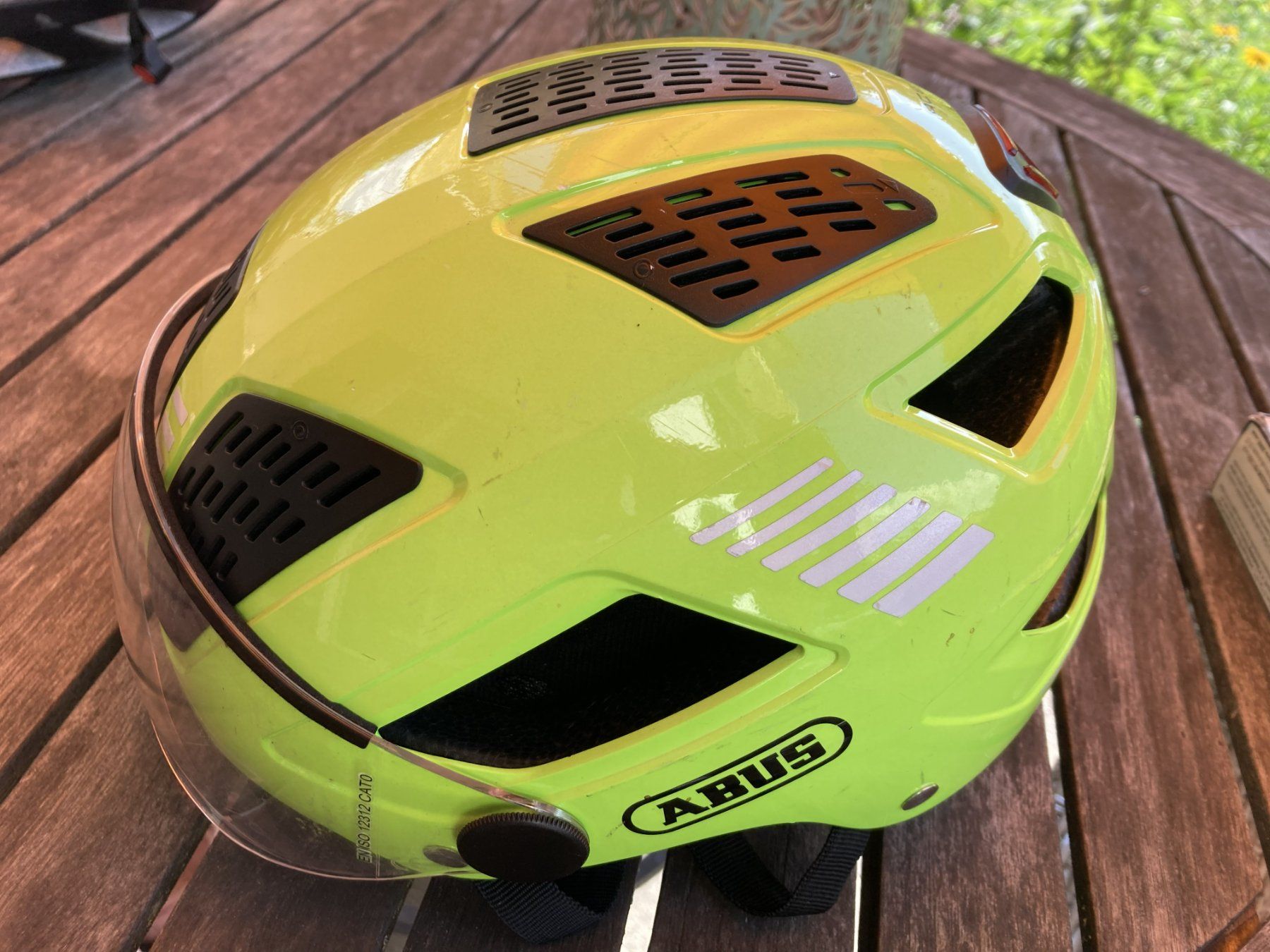 Helme: Velohelm mit Visier / Scheibe – Gebraucht aus Muttenz von filouremo