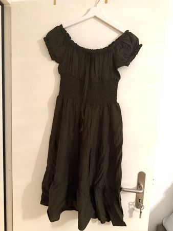 Sommerliches Kleid in Olivgrün, Grösse M - wie neu!