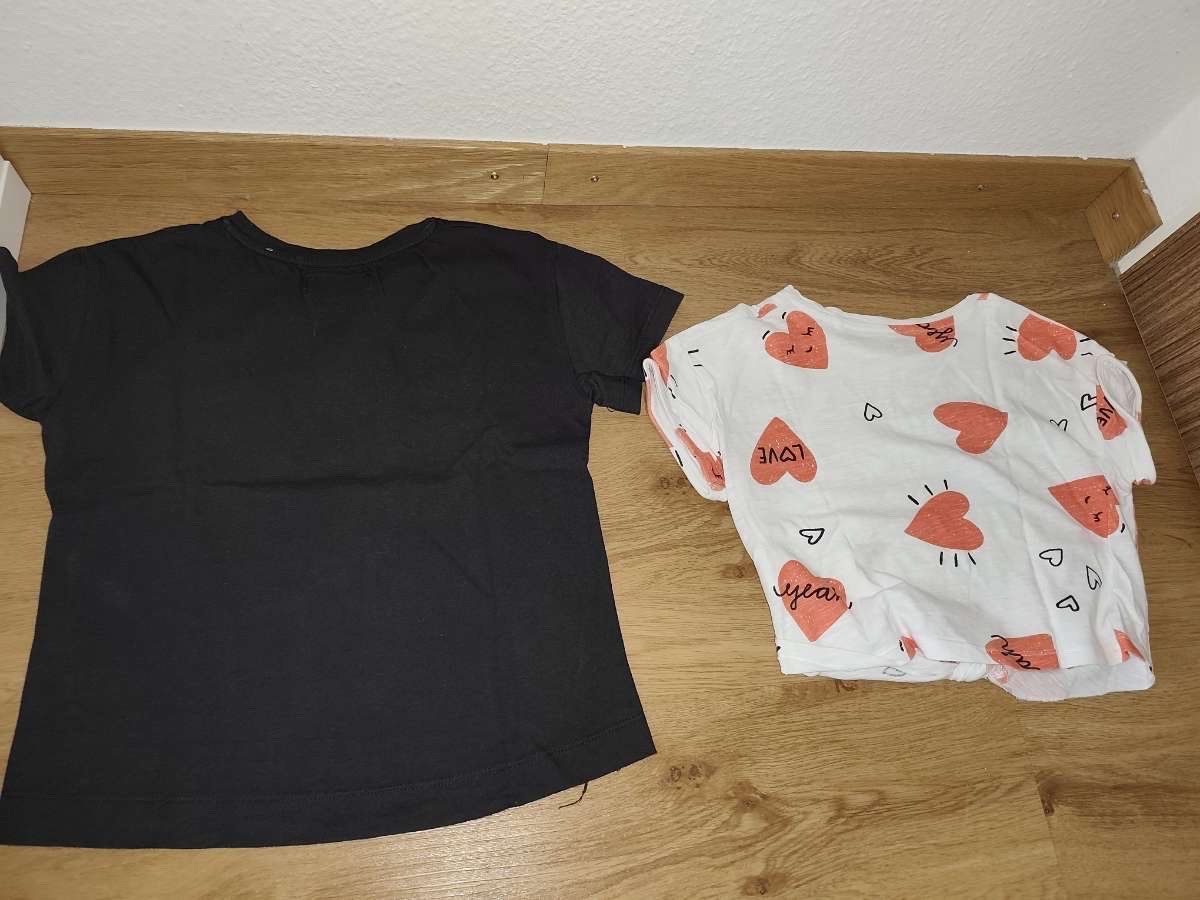 Manor Lotti & Set di vestiti: 2 Mädchen t-Shirts Größe 128 – Usato da Chur venduto da VIVOXNOTE 1
