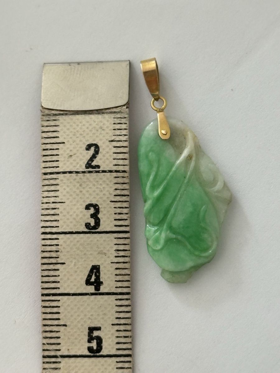 Pendentifs: Pendentif jade sculpté or 14k – D'occasion à Montreux par luc_w7cx 2