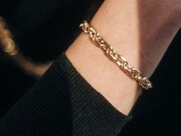 Breiter runder Armband aus Messing vom Label Fremdformat