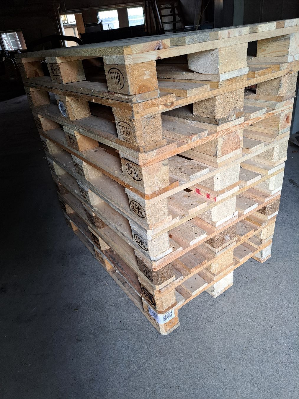Pallets: 8 stk Europaletten  – Usato da Morens FR venduto da Kiscica 4