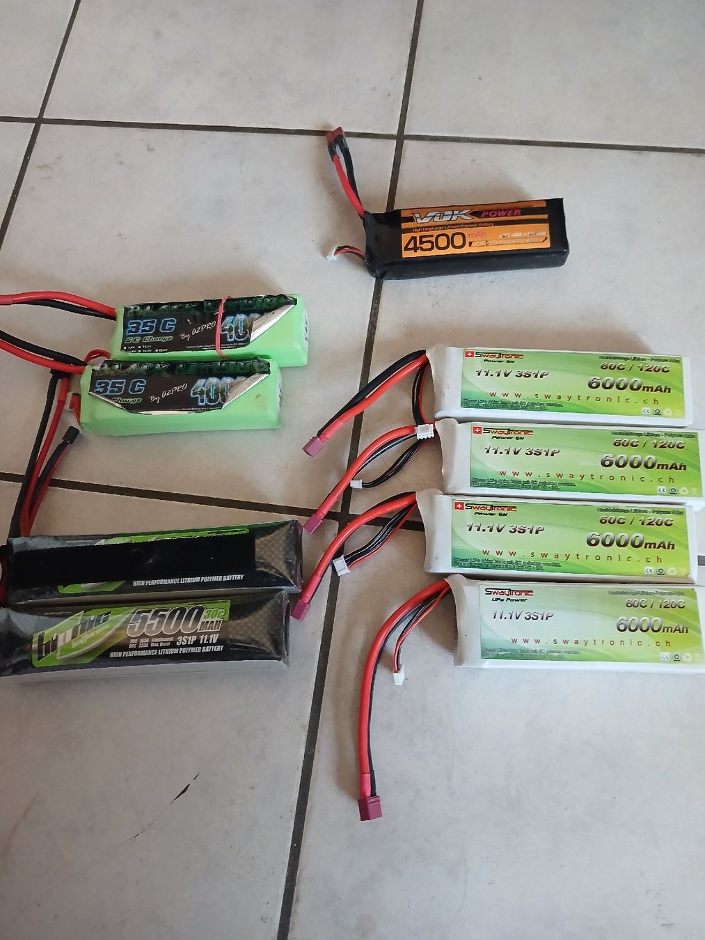 Modellismo RC: 2 bateaux rc , 9 batteries, 3 télécommandes – Difettoso da Fontaines NE venduto da Dimeh 4