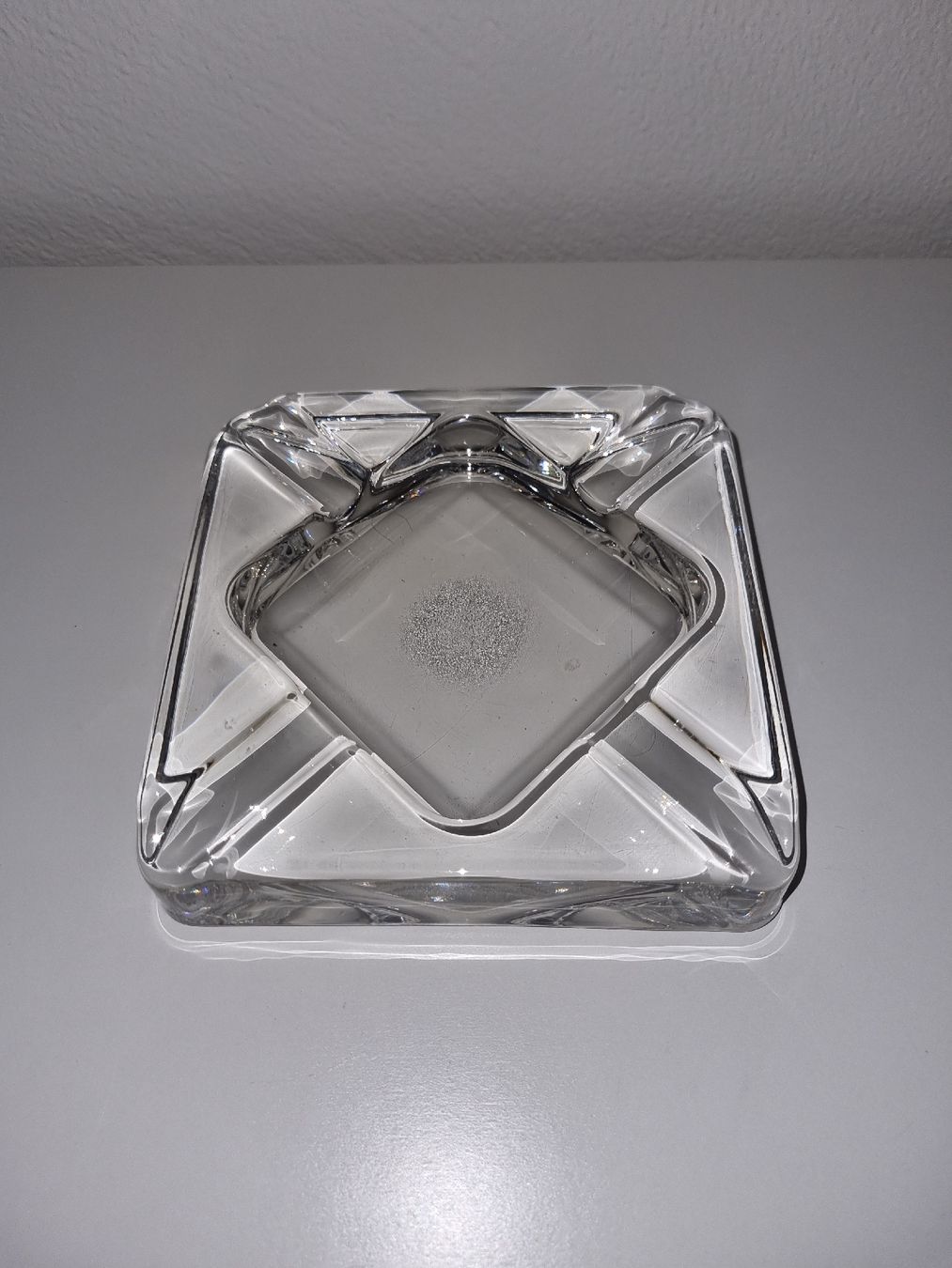 Aschenbecher: Aschenbecher Glas quadratisch  – Gebraucht aus Chur von Beimirhates