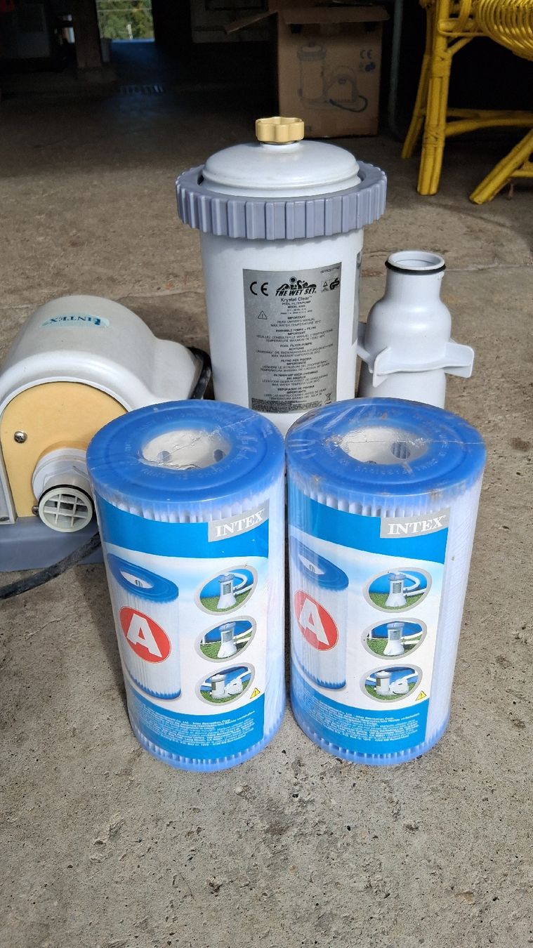 Intex Accessoires de piscine: Intex Filterpumpe mit 4 Filterkartuschen Typ A neu – Neuf (Voir description) à Schachen LU par Brocki6105Schachen