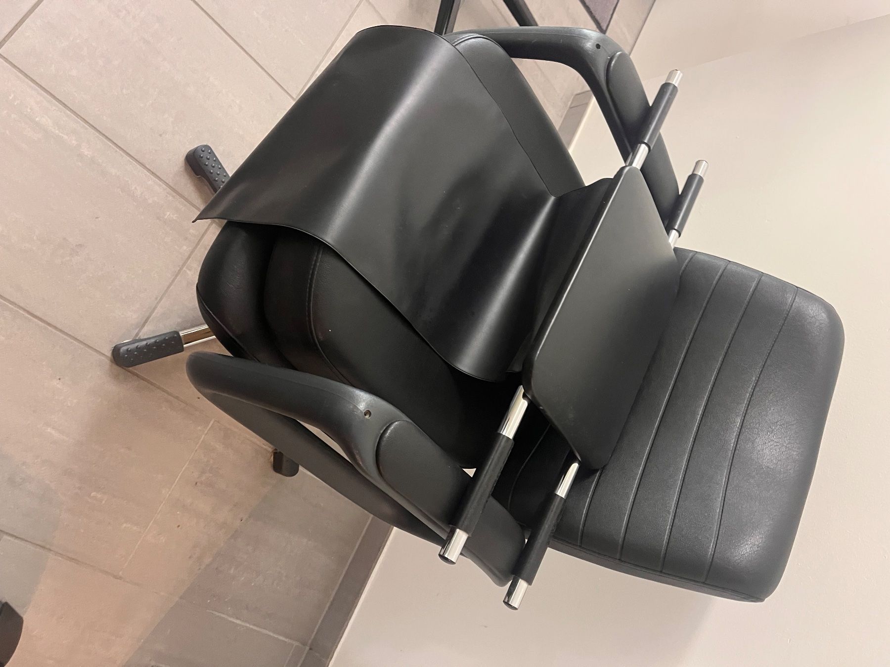 Stühle: Stuhl aus Coiffeur Geschäft – Gebraucht aus Unterkulm von Rekazo 4