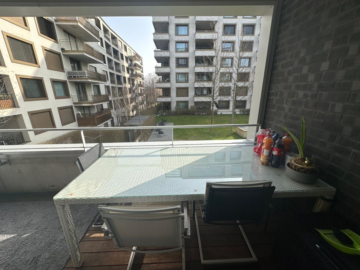 Set di tavolo e panche: tavolo con vetro – Usato da Kloten venduto da mar_6jqh 1