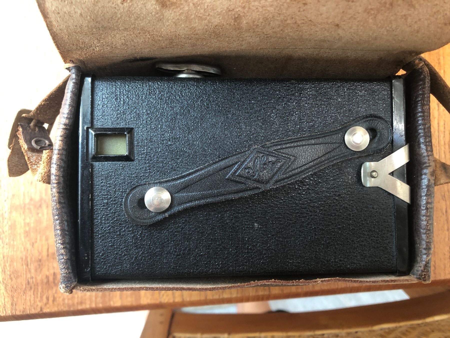 Agfa Fotocamera: Agfa Box Kamera mit Lederetui gebrauchter Zustand – Usato da Arlesheim venduto da leyRum4.5 1