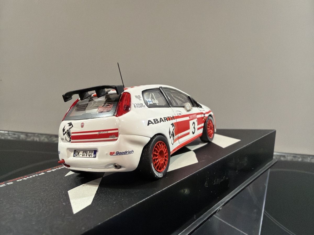 Modellini d'auto: Fiat Abarth Grande Punto S2000 - 1/43 – Nuovo (secondo la descrizione) da Wolfwil venduto da Rolex1 2