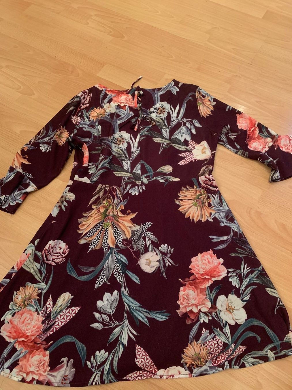 Kleider: Jolie robe neuve Cerezas t. L – Gebraucht aus MEYRIN von Gwendo10 1