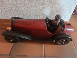 Dekorationsauto mit Fahrer Figur alt