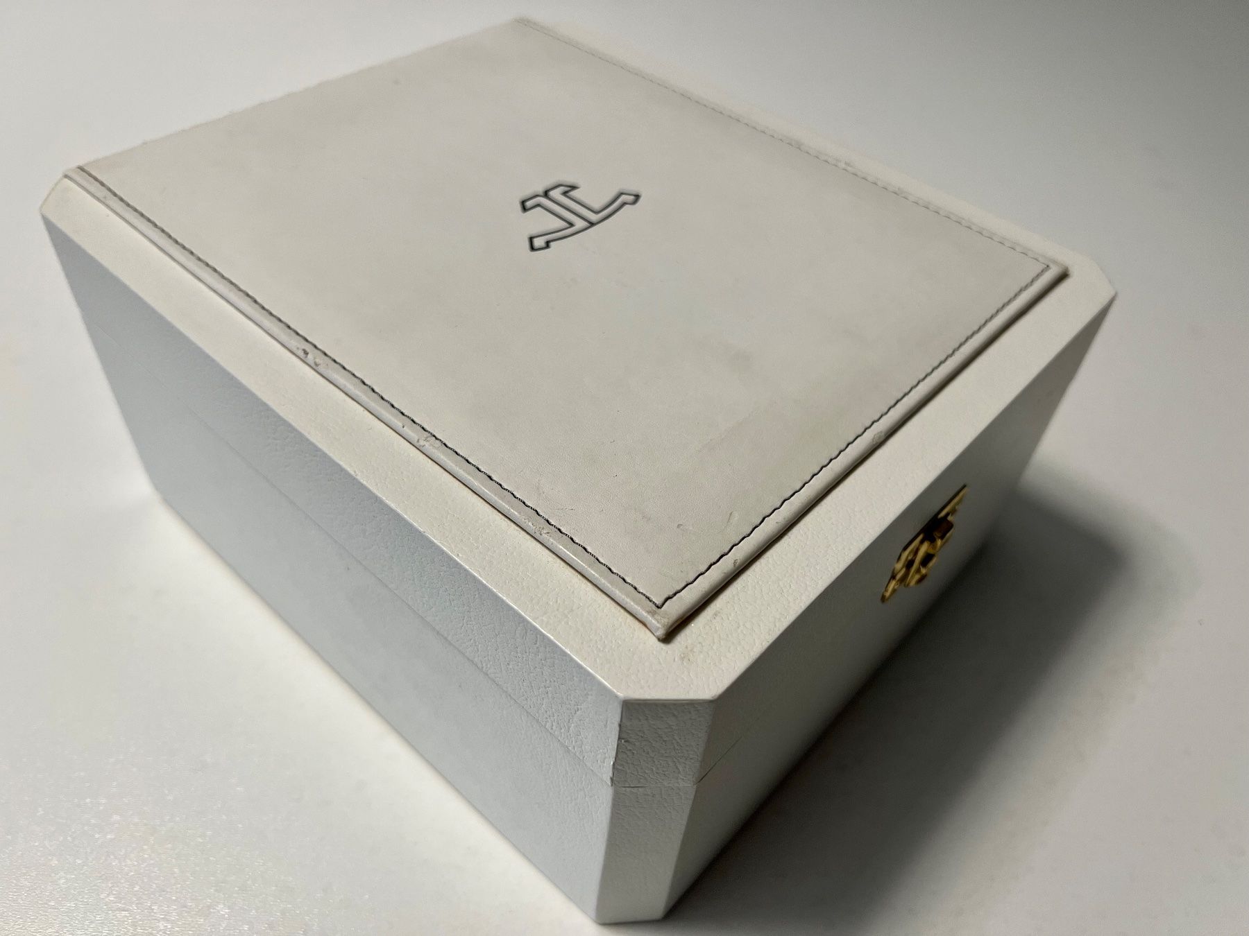 Jaeger-Lecoultre Orologi da terra & Orologi da parete: JAEGER LE COULTRE vintage clock leather box – Usato da Mont-sur-Lausanne venduto da vmi_ym5l 4