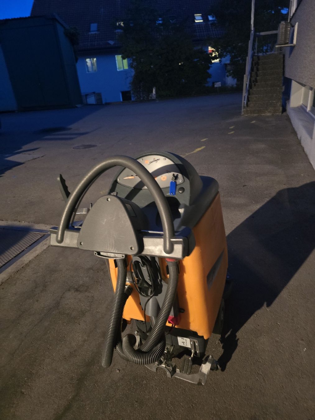 Toutes les machines: Taski 750B Scheuersaugmaschine defekte Batterie – Défectueux à Oberengstringen par Flore.76 1