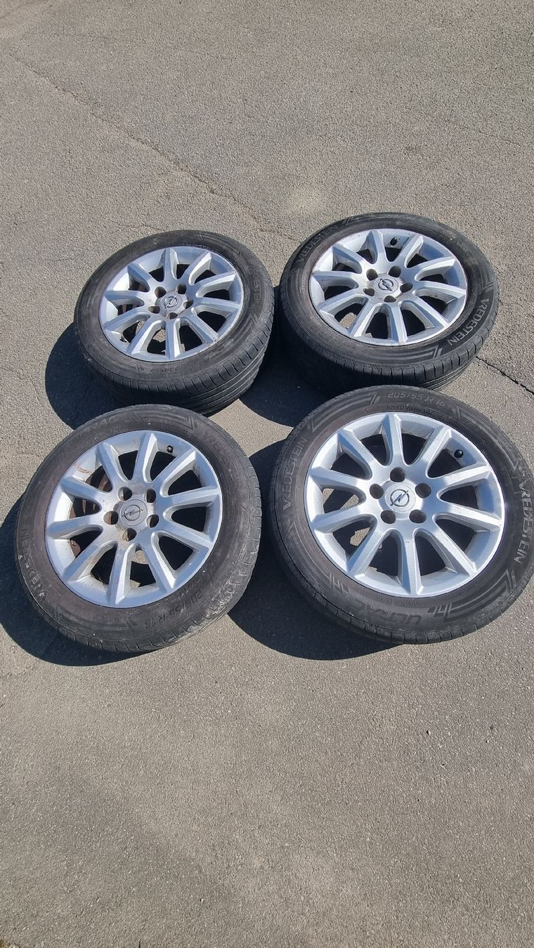 Pneumatici & Ruote complete: Opel meriva Räder – Usato da Worben venduto da Andrea0145