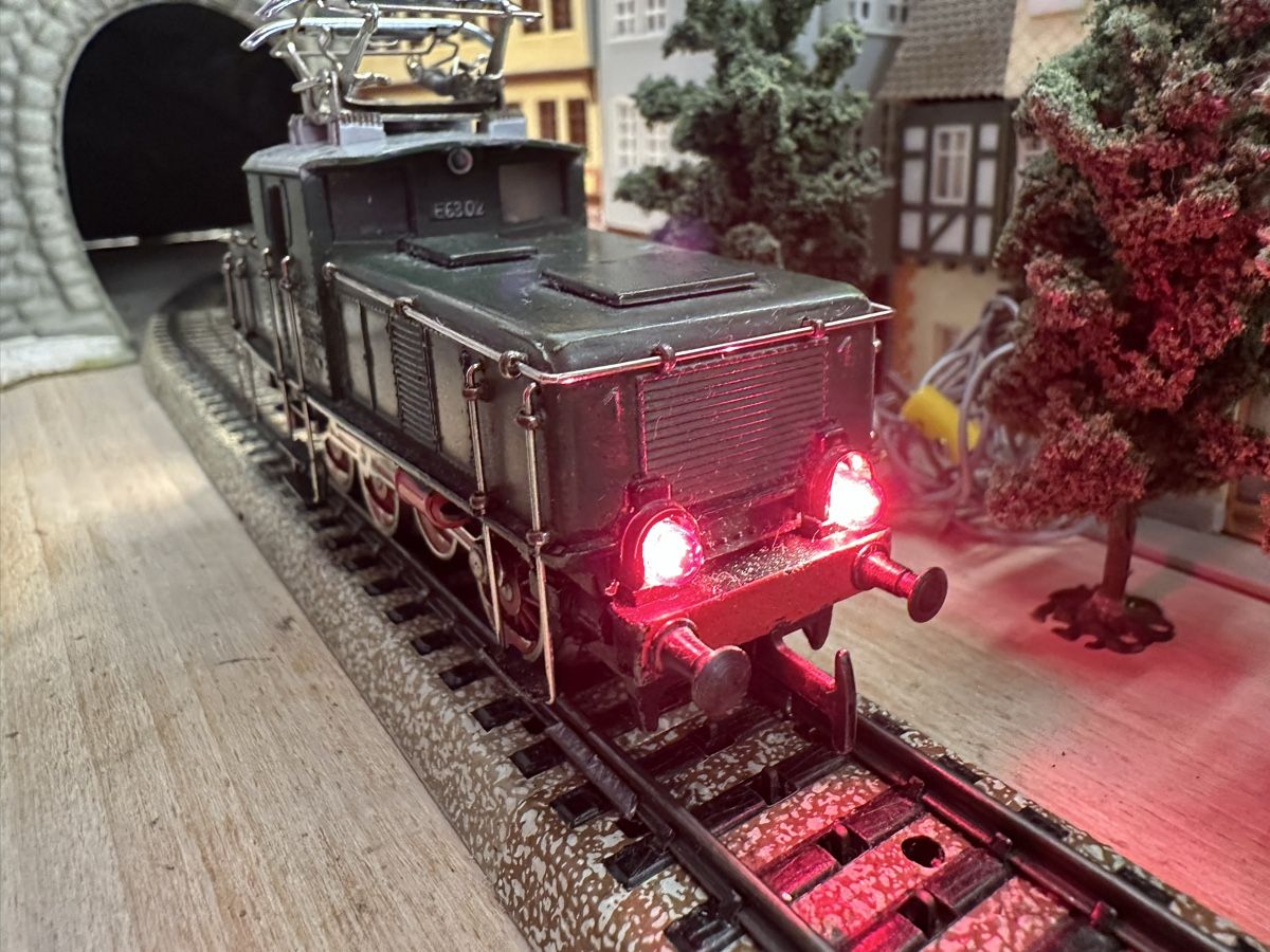 Märklin Modellini di ferrovie: Märklin CE800 DB BR E63 – Usato da Lupsingen venduto da New-Haven 1