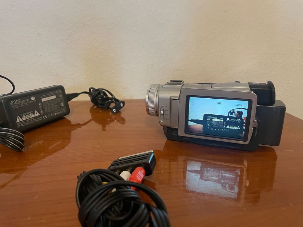 Caméscope Sony DCR HC24E Mini DV Druyes les Belles Fontaines