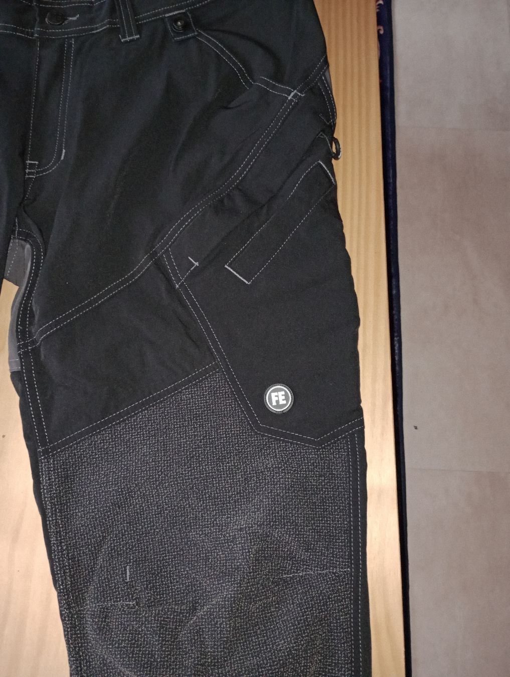 Pantaloni: Arbeiterhose grau-schwarz, Grösse 52, mit Knieschoner – Usato da Marbach LU venduto da antanarivo 1