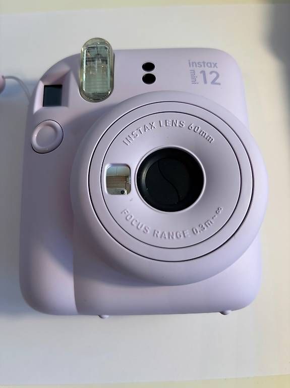 Fotocamera: Fujifilm Instax Mini 12 Sofortbildkamera. – Usato da Ziefen venduto da adr_vts8