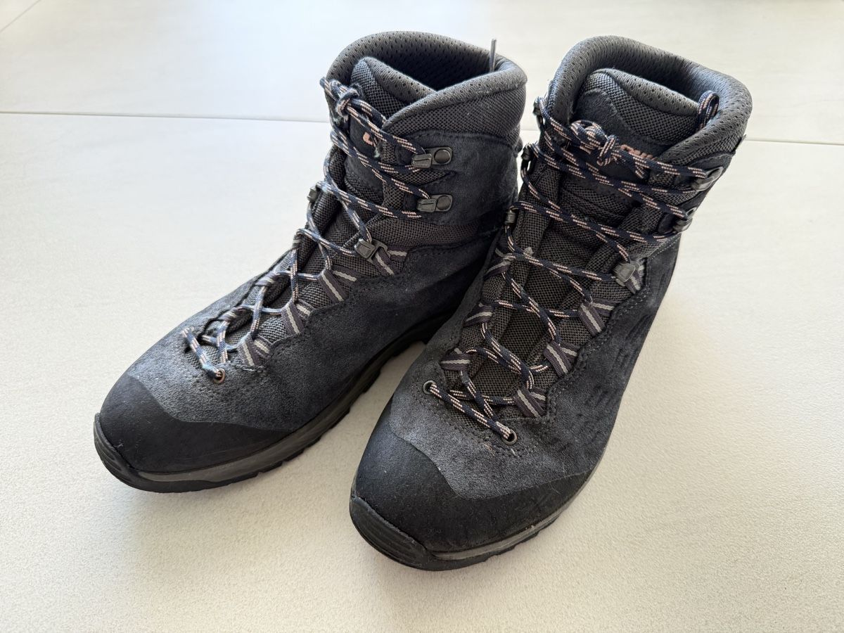 Lowa Scarpe da donna: Wanderschuhe LOWA Gore-Tex Grösse 39 dunkelblau – Usato da Oberdorf NW venduto da Yomo1 1