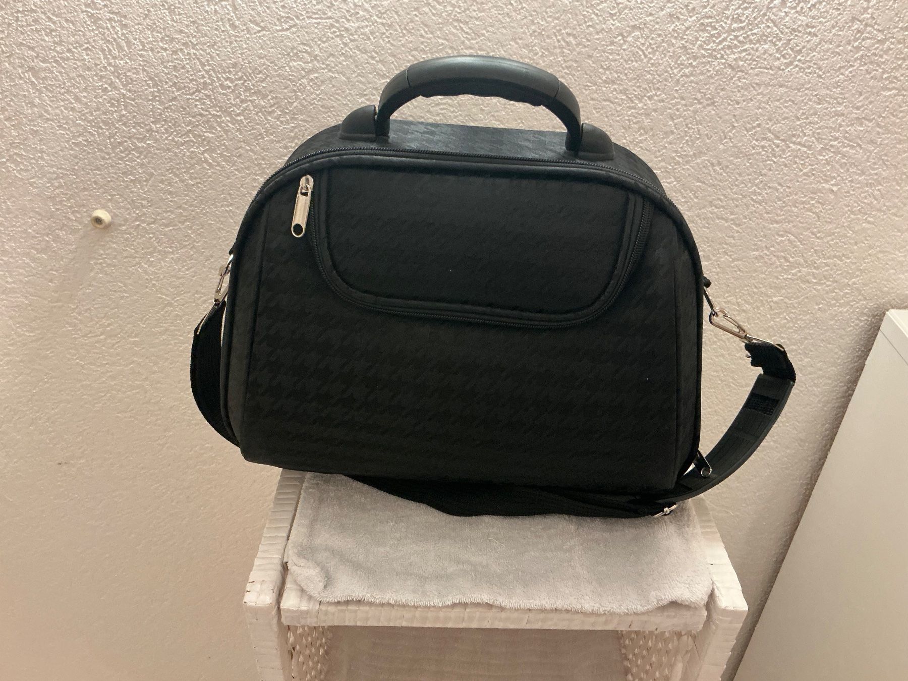 Kosmetikkoffer: Schwarze Reisenessesair neu – Gebraucht aus Würenlos von sweety5436 1