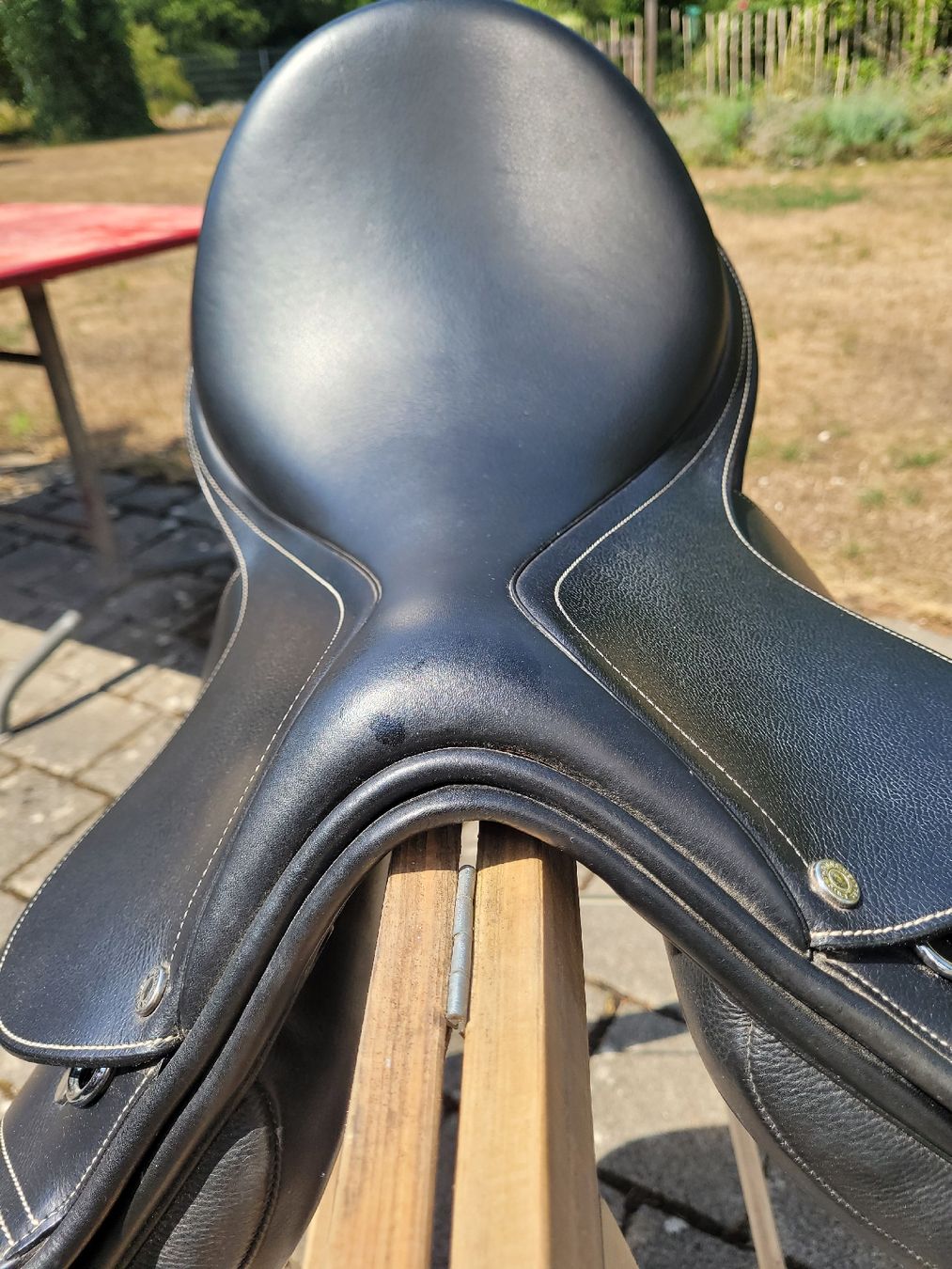 Sattel & Sattelzubehör: Pony Sattel Eric Thomas schwarz Grösse 16.5 fast neu – Gebraucht aus Tegerfelden von Tiggerfreund 2
